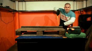 ДИВАН ИЗ ПОДДОНОВ В ГАРАЖ СВОИМИ РУКАМИ