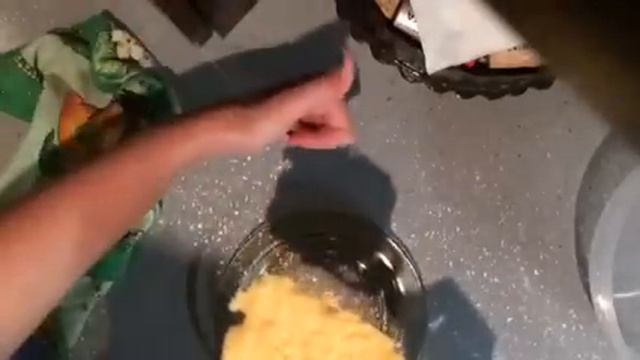 Полина творит))) Сырные чипсы)))