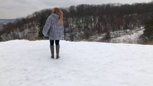 Нападение лося на человека ?????