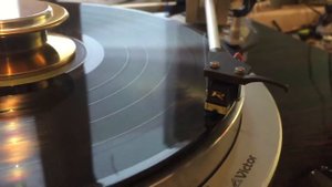 Victor QL-Y55F.  Тонарм отрегулирован