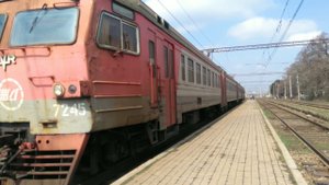 Электропоезд ЭР2Т-7245 отправляется со станции Ханженково. Донецкая ЖД. 14.04.2021 г.