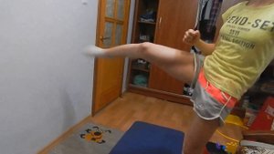 Тхэквондо тренировка.  Растяжка. Разминка . Красивая девочка.