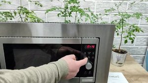 Современная микроволновая печь CATA MW BI 2001 DCG SS. Нержавейка + чёрное стекло. Объём: 20 литров