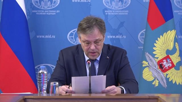 Reunión informativa del Rodion Miroshnik, sobre los crímenes cometidos por el régimen de Kiev