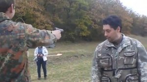 Как обезвредить противника с пистолетом?