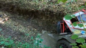 БЕЗДОРОЖЬЕ В ЛЕСУ НА КВАДРОЦИКЛЕ С ВНЕДОРОЖНИКОМ