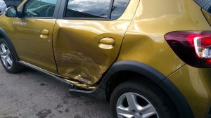 Renault SANDERO Stepway, новая машина с боковым ударом..mp4