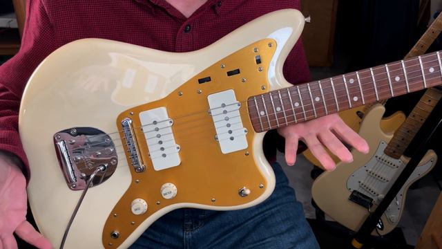 Every guitar player should own a Jazzmaster, right? смотреть онлайн
