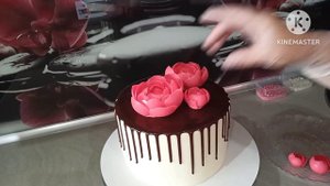Идея украшения торта для женщины.