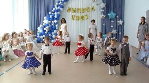 танец малышей Детки конфетки выпускной