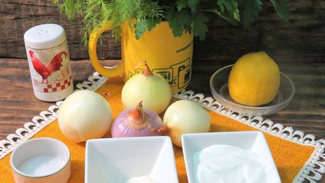 Салат из репчатого лука с лимоном
