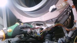 стиралка SIEMENS выбивает автомат