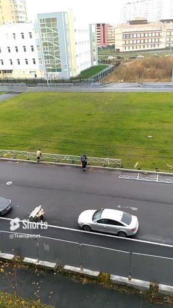 Рабочие сделают забор 2 часть из 3 #shorts