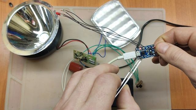 Ремонт и доработка фонаря-прожектора Yajia YJ-2829 TP