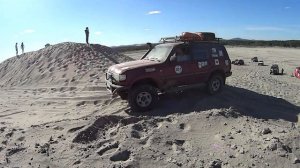 80ка едет по песку