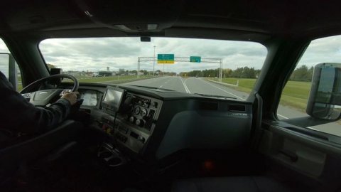 CabView │FREIGHTLINER Cascadia 2021 │From END to end of Trois RIVIERES city, QUEBEC, Canada