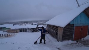 БУДНИ ОЛЕГА. СХОДИЛ В МАГАЗИН. ВОДА ИЗ СТАРОГО КОЛОДЦА. ВЫПАЛ СНЕГ.