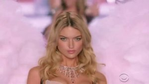 MARTHA HUNT CATWALK VICTORIA'S SECRET 2013-2014.