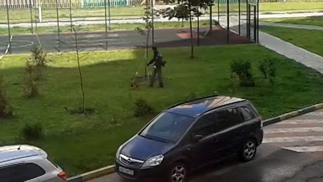 район Северный СВАО. Покос травы на придомовой территории дома 165Е к.3 смотреть онлайн