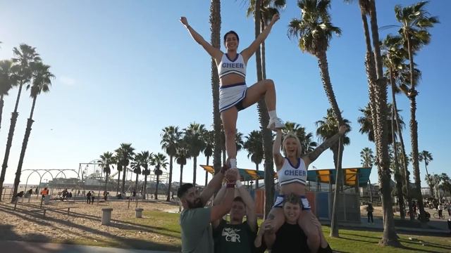 Trying 100 Years of Cheerleading! смотреть онлайн
