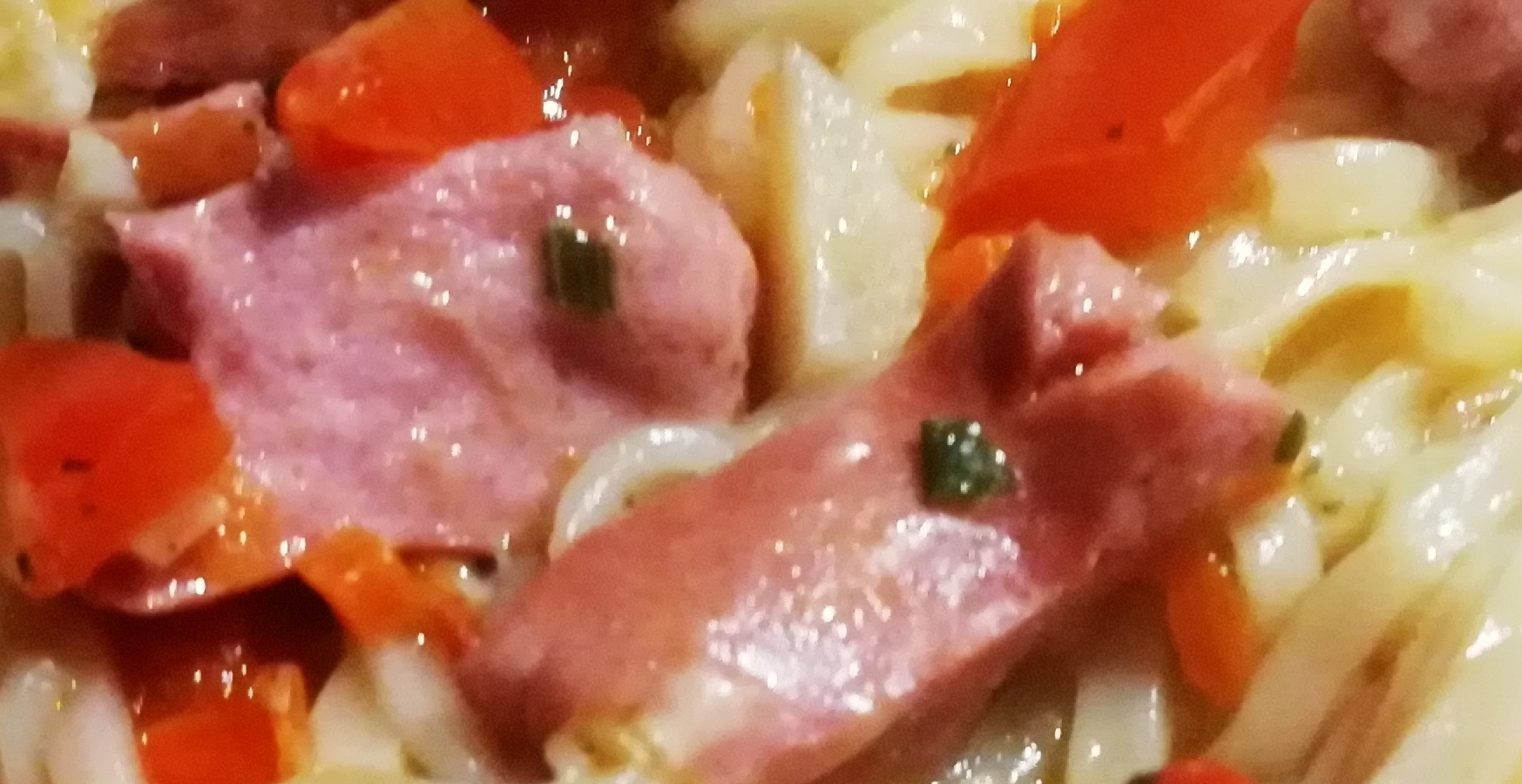 Лапша быстрого приготовления на сковороде.
