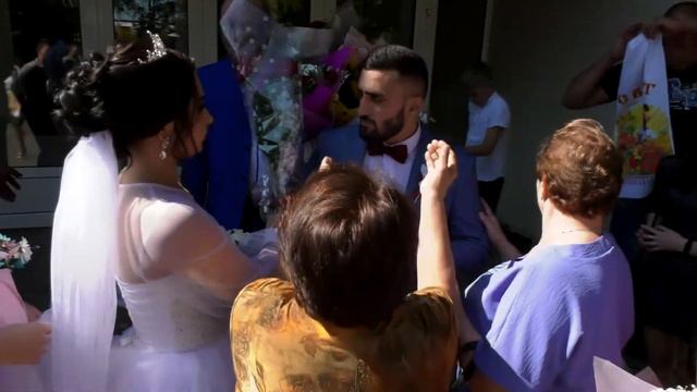 Поздравляем молодых после росписи. Видеограф Анна 0990177567 смотреть онлайн