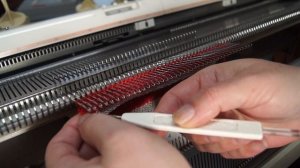 Кеттлюем на вязальной машине. Часть 6 Кеттлевочный карман на одной игольнице