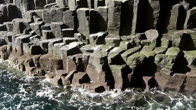 Inside Fingal's Cave on Staffa Sep 2011 смотреть онлайн