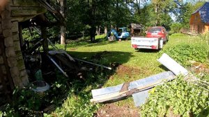 Renovating a 128 year old forgotten log cabin (part1) - roof removal