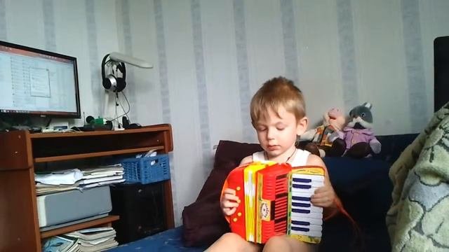 я играю, на гармошке