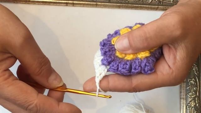 ВЯЖЕМ ПЛЕД С ОБЪЕМНЫМИ ЦВЕТАМИ МАСТЕР КЛАСС смотреть онлайн