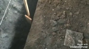 Укладка труб в глубокую траншею. Как организовать уклон.