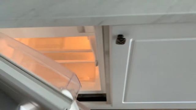 Квартира посуточно Киев: Видеообзор апартаментов-студио с видом на улицу балконом и душем от гостя смотреть онлайн