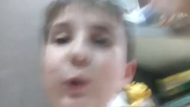 УДАРИЛ В ГЛАЗ