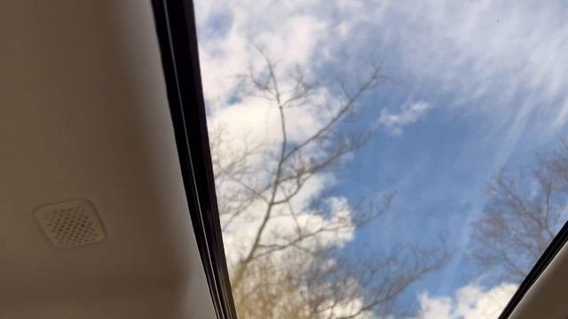 2022 TOYOTA HIGHLANDER XLE AWD GAS MODEL REVIEW | WIND CHILL PEARL EXTERIOR #2022toyotahighlander 4