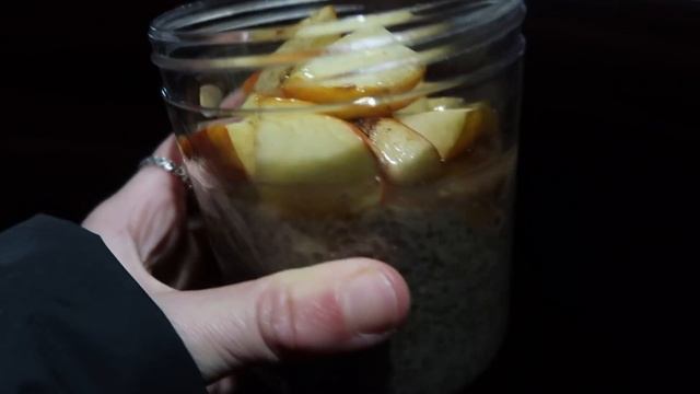 *REALISTIC* What I eat in a 12 hour shift week as a Diagnostic Radiographer on the go || VEGAN 2021 смотреть онлайн