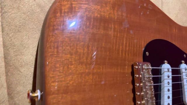 2018 Fender Stratocaster Custom Shop Artisan Mahogany смотреть онлайн