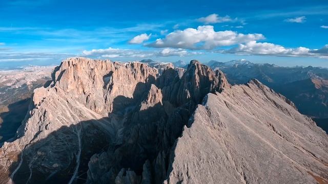 Epic day? in Dolomites October 2022 смотреть онлайн