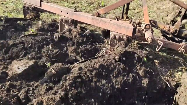 Пахота огорода трактором Т-70 Молдован! смотреть онлайн