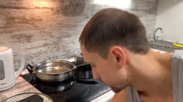 ВЕЧЕРНЯЯ КУХНЯ | Готовим пасту с курицей и овощами смотреть онлайн