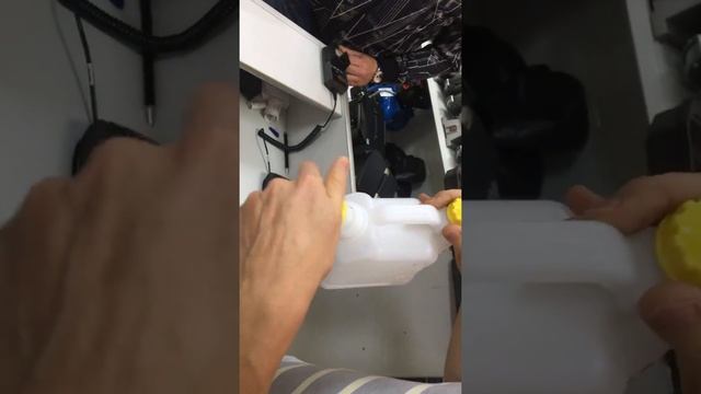 Мешаем бензин с маслом. Приготовление топливной смеси для 2т двигателей ( для бензопил, косилок..) смотреть онлайн