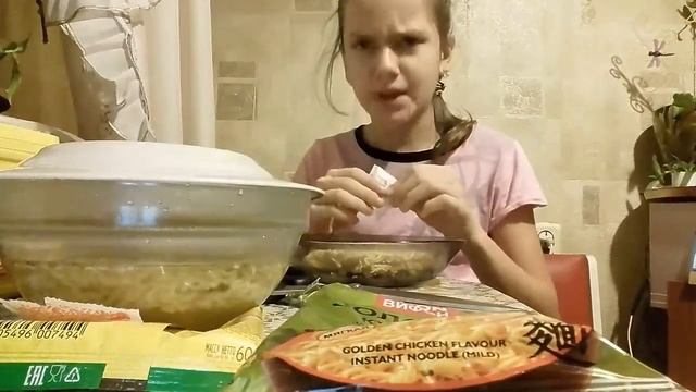 Я больше не ем "ролтон"?/Тест самых дешевых продуктов/Тест лапши/VikaRose смотреть онлайн
