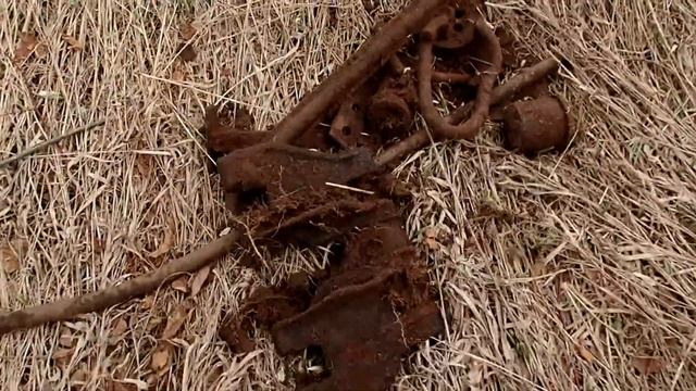 Если бы сам не копал, то вряд ли поверил, что там столько металлолома смотреть онлайн