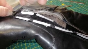 Как поменять молнию на сапогах (318)/В домашних условиях/Это возможно/Мастер Класс