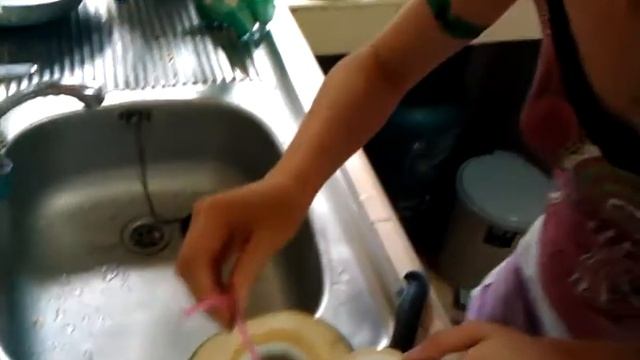 Свежие зелёные кокосы в Таиланде: как их открыть обычным ножом. смотреть онлайн