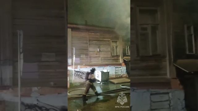 Появилось видео с пожара на улице Большой Покровской