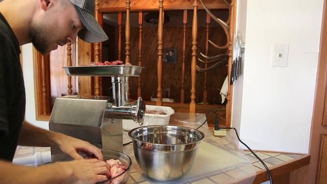 Wild Game Meat Grinding - Making Elk Burger смотреть онлайн