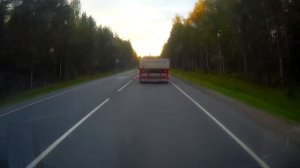 Лопнуло колесо у фуры .