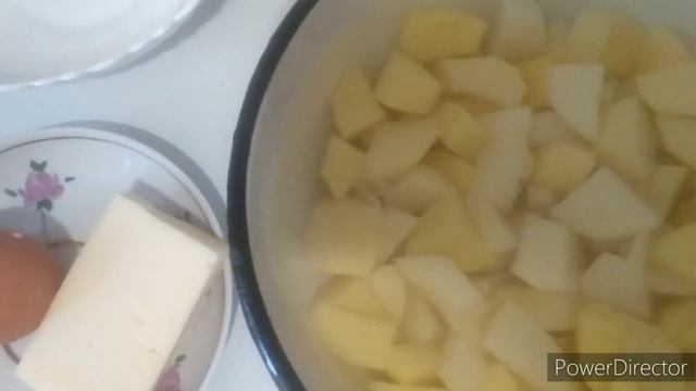 Супчик с сырными шариками и одним окорочком