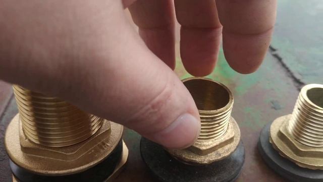 Штуцер 2 дюйма, 1 дюйм, 3/4 дюйма, 1/2 дюйма, врезка в бочку 50мм, 25мм. Штуцер и врезка в емкости.